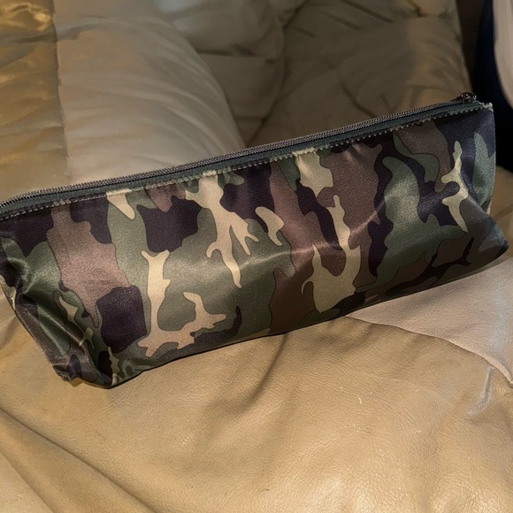 Men’s camo three bag stackable travel bags!! BRAND NEW!! Never used!! - Picture 3 of 3